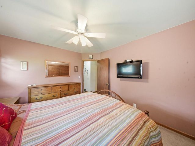 318 Dodie DRIVE, Waukesha, WI 53189