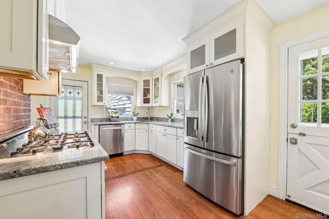 38 Conscience Circle, East Setauket, NY 11733