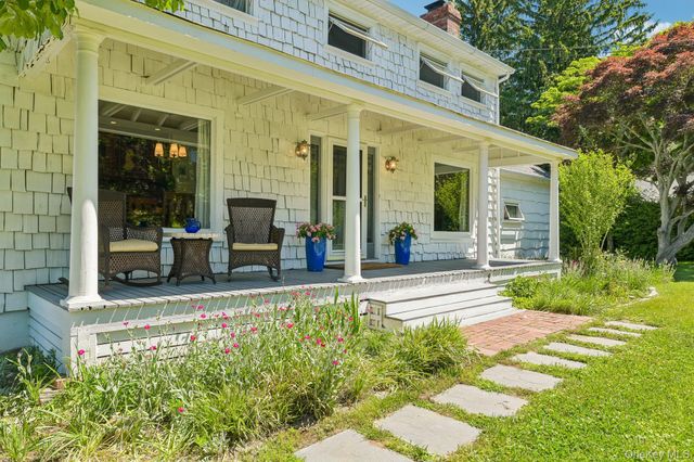 38 Conscience Circle, East Setauket, NY 11733