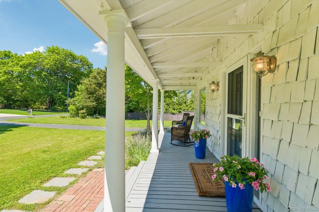 38 Conscience Circle, East Setauket, NY 11733