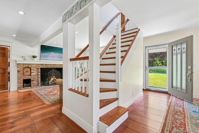 38 Conscience Circle, East Setauket, NY 11733