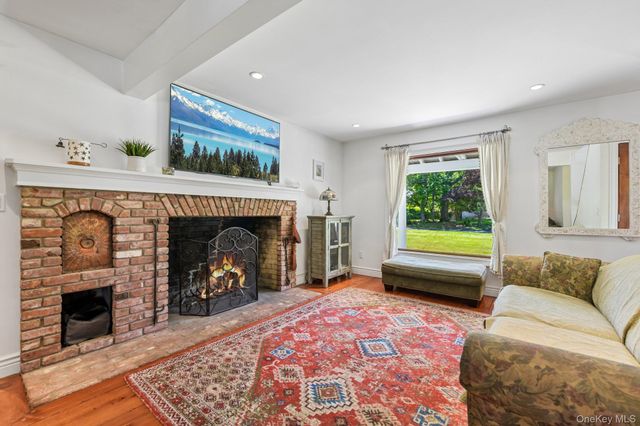 38 Conscience Circle, East Setauket, NY 11733