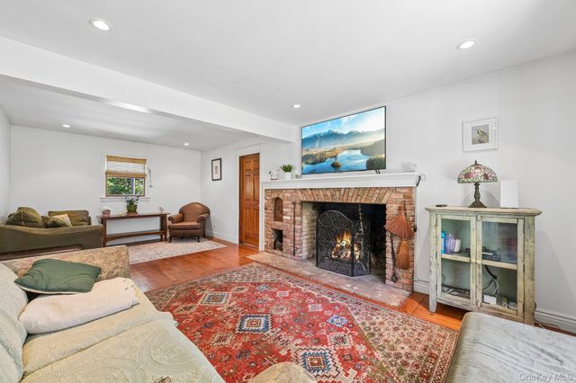38 Conscience Circle, East Setauket, NY 11733