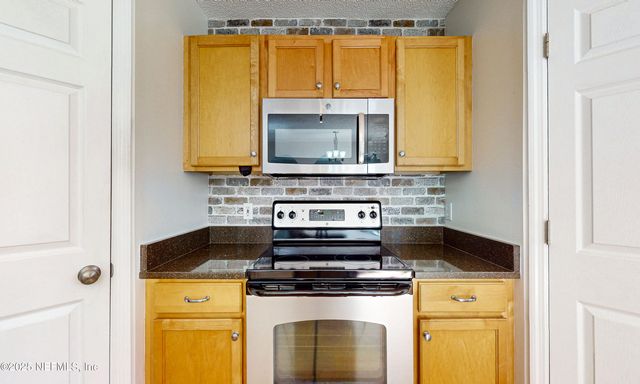 3031 VALKYRIE Road, Middleburg, FL 32068