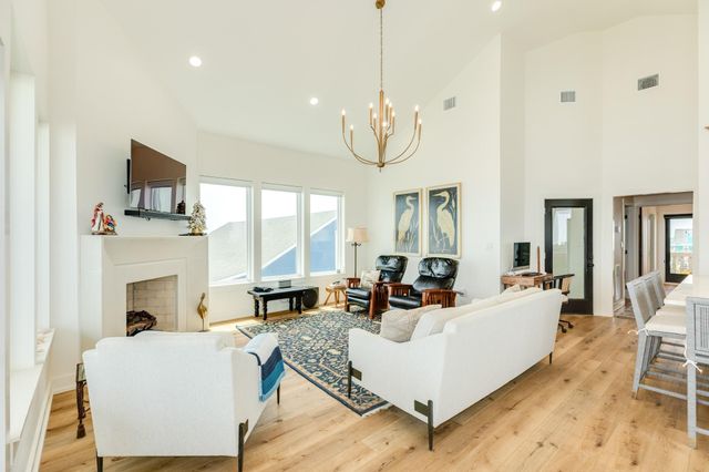 2176 Highway 87, Gilchrist, TX 77617