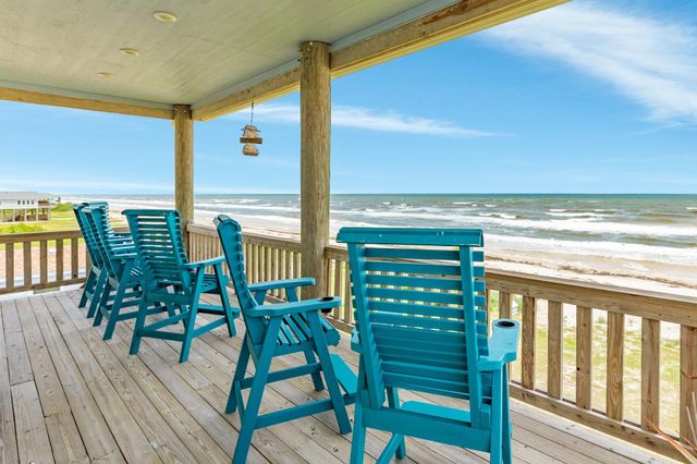 2176 Highway 87, Gilchrist, TX 77617