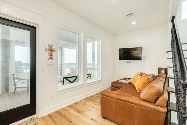 2176 Highway 87, Gilchrist, TX 77617