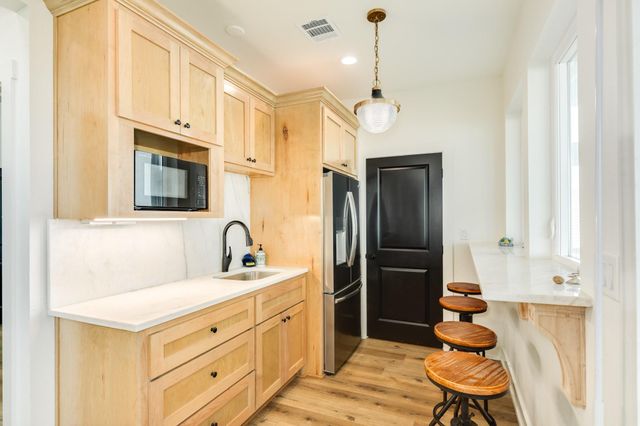 2176 Highway 87, Gilchrist, TX 77617