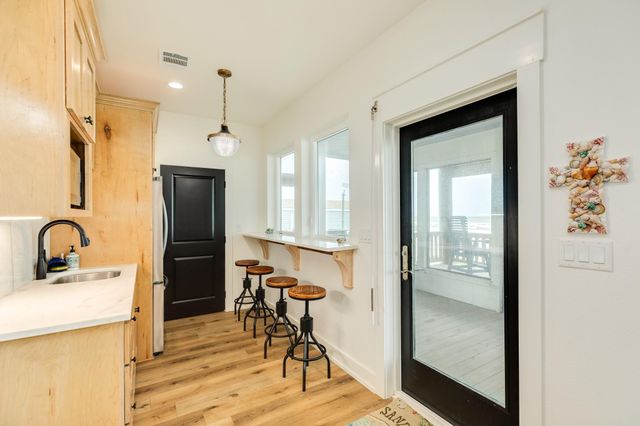 2176 Highway 87, Gilchrist, TX 77617