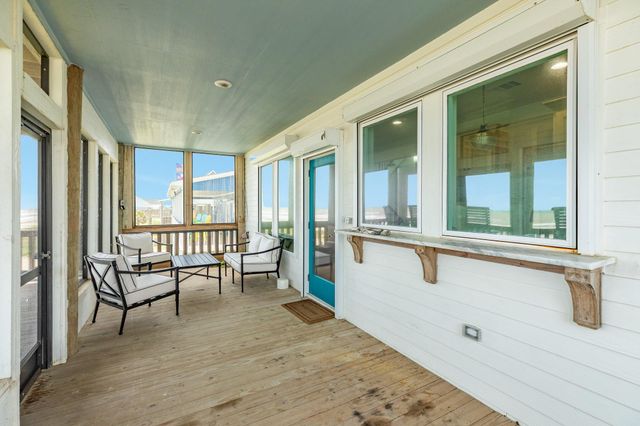 2176 Highway 87, Gilchrist, TX 77617