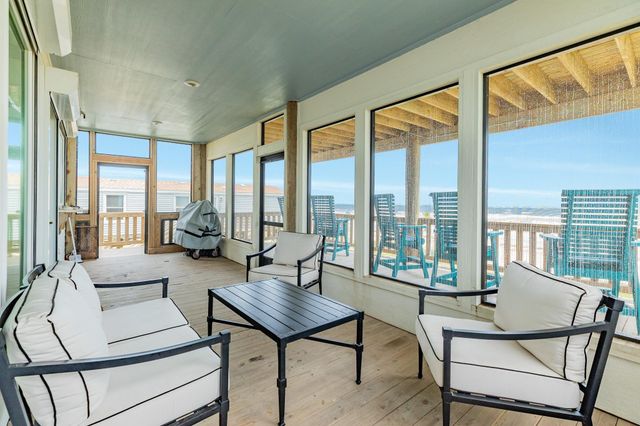 2176 Highway 87, Gilchrist, TX 77617