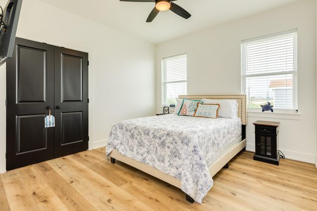 2176 Highway 87, Gilchrist, TX 77617