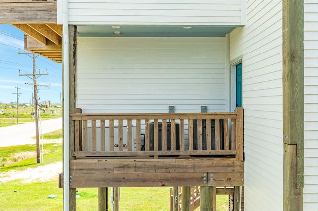 2176 Highway 87, Gilchrist, TX 77617