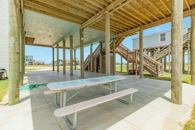 2176 Highway 87, Gilchrist, TX 77617