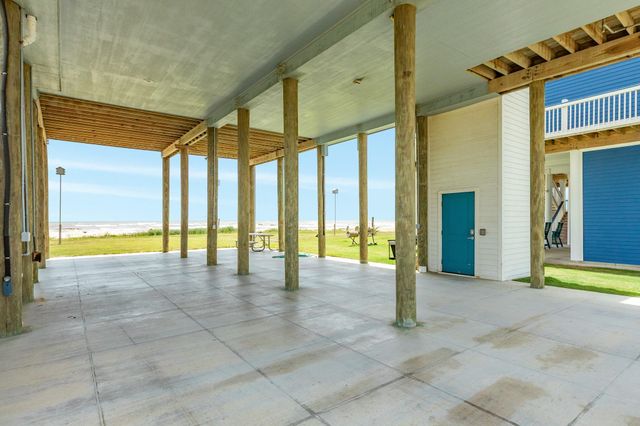 2176 Highway 87, Gilchrist, TX 77617