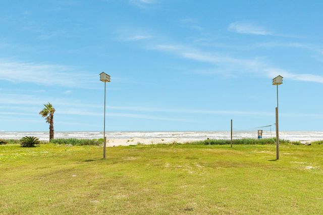 2176 Highway 87, Gilchrist, TX 77617