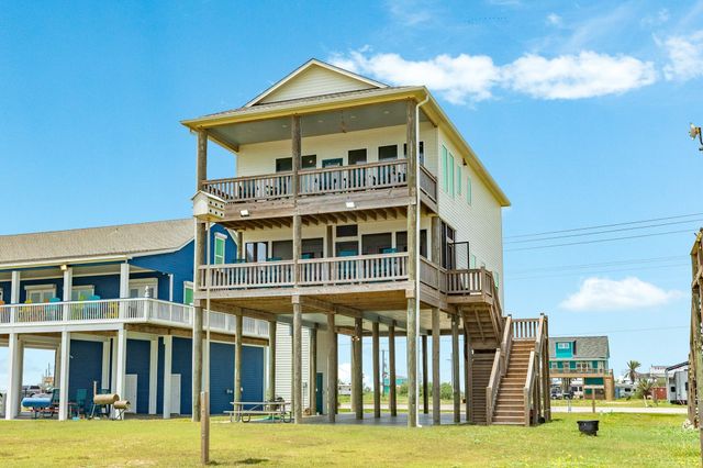 2176 Highway 87, Gilchrist, TX 77617