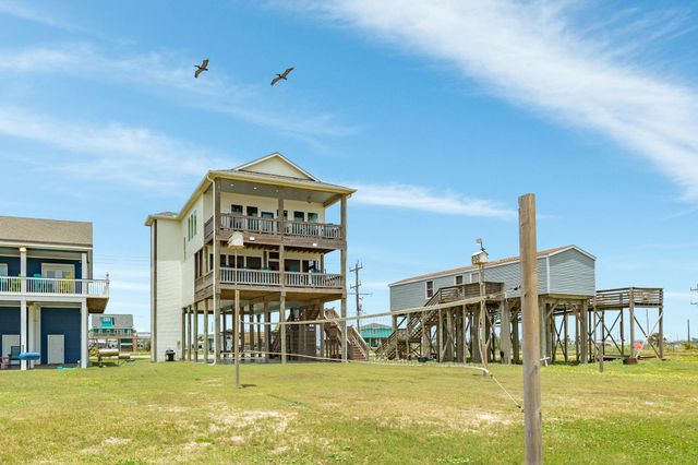 2176 Highway 87, Gilchrist, TX 77617