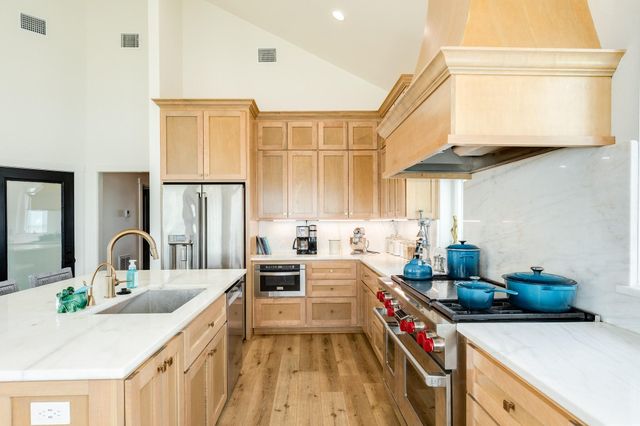 2176 Highway 87, Gilchrist, TX 77617