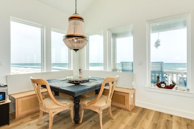 2176 Highway 87, Gilchrist, TX 77617