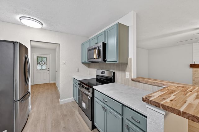 7001 Newcastle Place, North Richland Hills, TX 76182