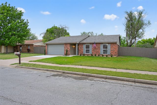 7001 Newcastle Place, North Richland Hills, TX 76182