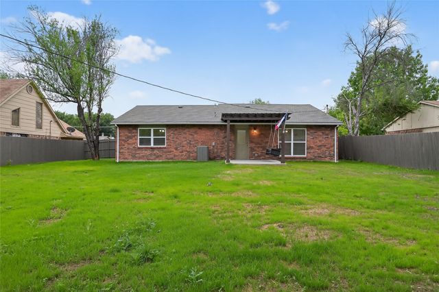 7001 Newcastle Place, North Richland Hills, TX 76182