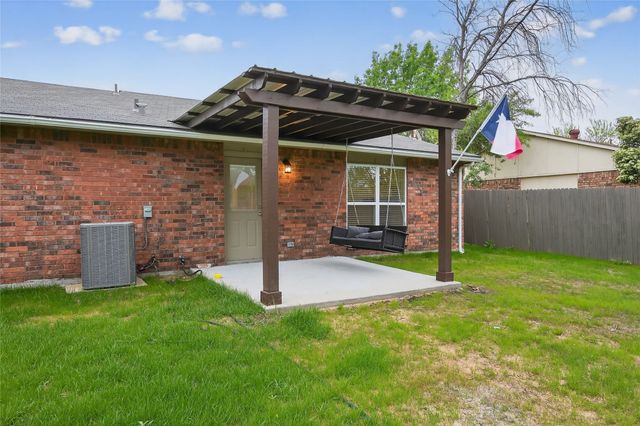 7001 Newcastle Place, North Richland Hills, TX 76182