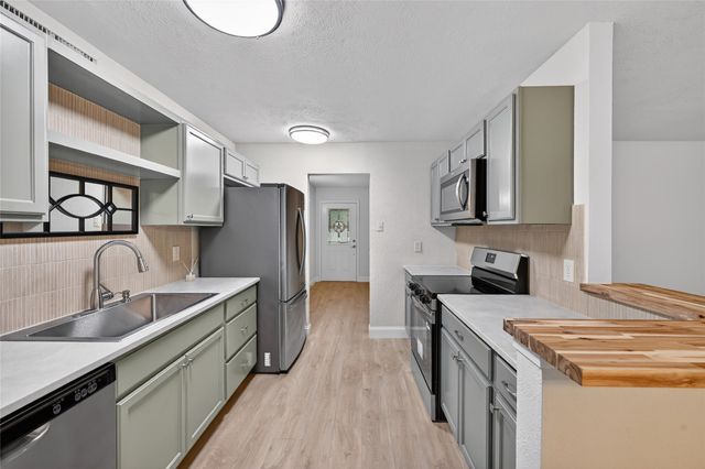 7001 Newcastle Place, North Richland Hills, TX 76182