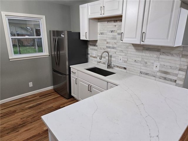 3604 Southwest Trafficway, Kansas City, MO 64111