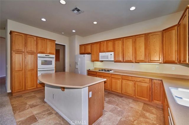 987 Avenal, Beaumont, CA 92223