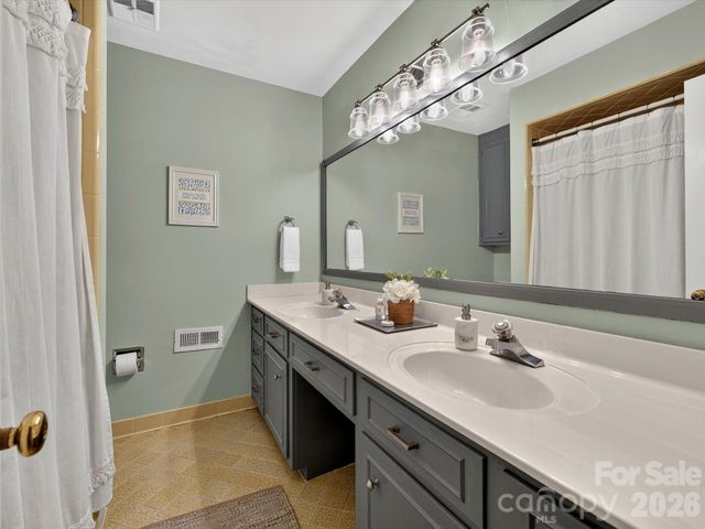 2542 Little Cove Road, Charlotte, NC 28270