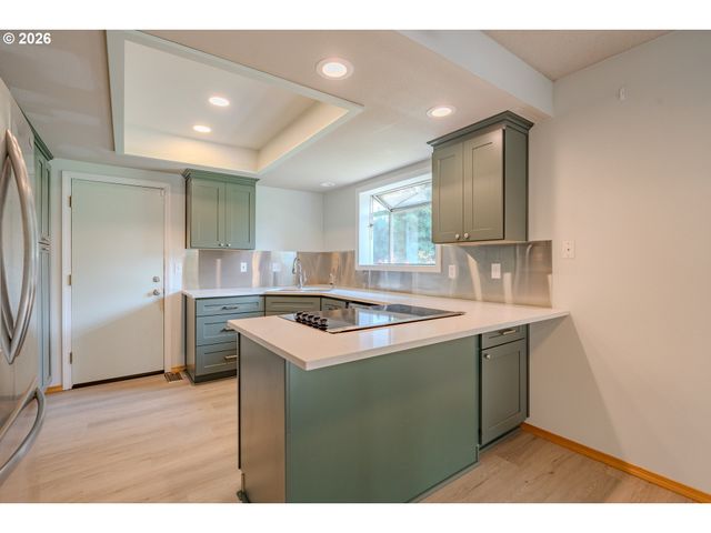 1530 Ne MARINE Dr, Portland, OR 97211