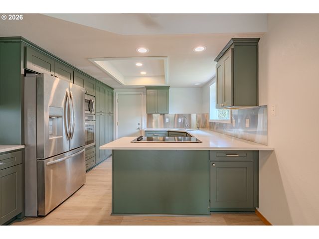 1530 Ne MARINE Dr, Portland, OR 97211