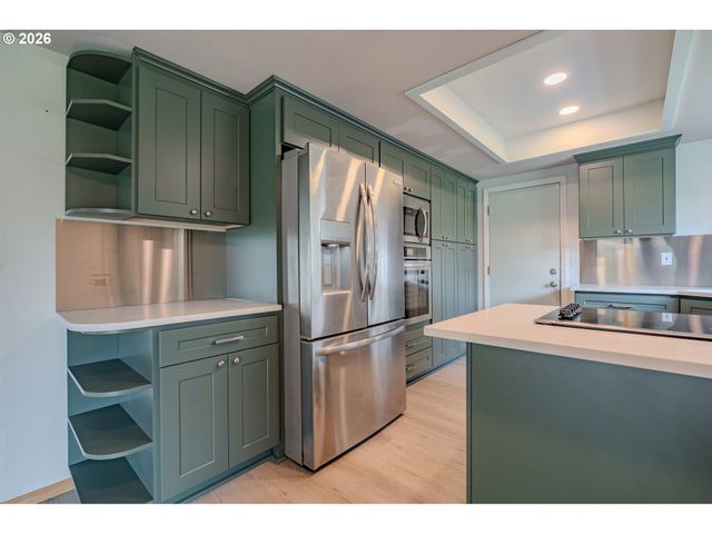 1530 Ne MARINE Dr, Portland, OR 97211