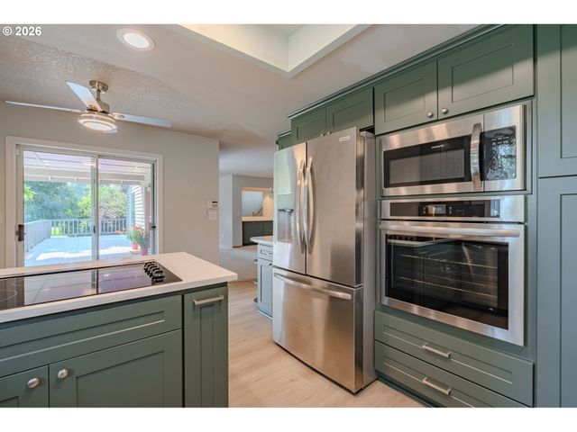 1530 Ne MARINE Dr, Portland, OR 97211