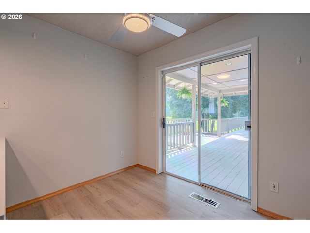1530 Ne MARINE Dr, Portland, OR 97211