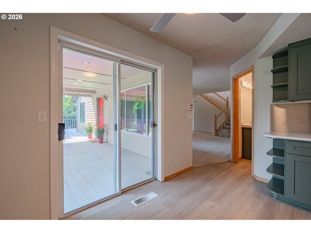 1530 Ne MARINE Dr, Portland, OR 97211