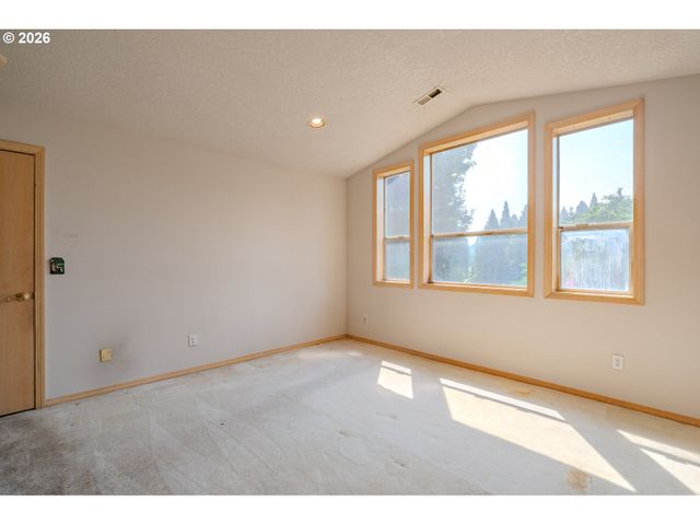 1530 Ne MARINE Dr, Portland, OR 97211