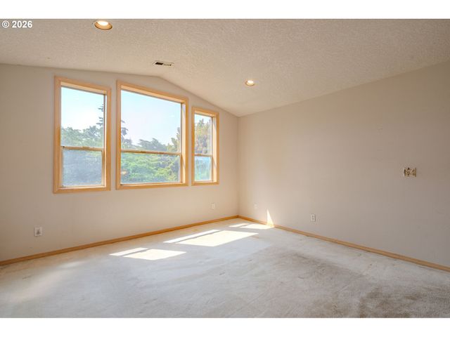 1530 Ne MARINE Dr, Portland, OR 97211