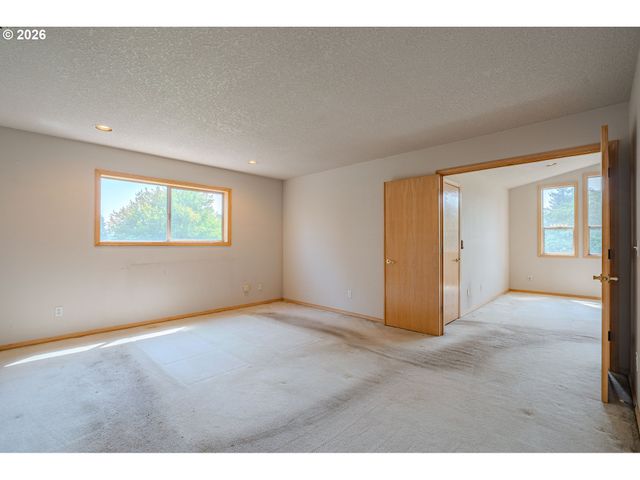 1530 Ne MARINE Dr, Portland, OR 97211