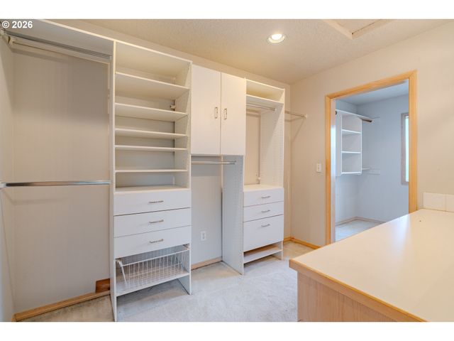 1530 Ne MARINE Dr, Portland, OR 97211