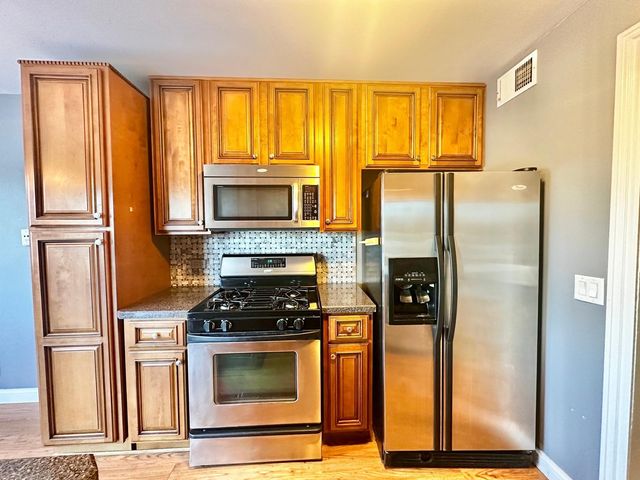 575 Greystone Lane A2, Wheeling, IL 60090