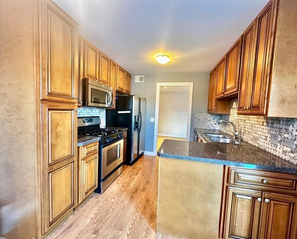 575 Greystone Lane A2, Wheeling, IL 60090