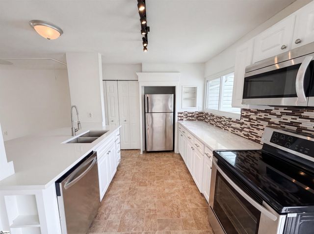 79 Topsail Court, Greenville, SC 29611