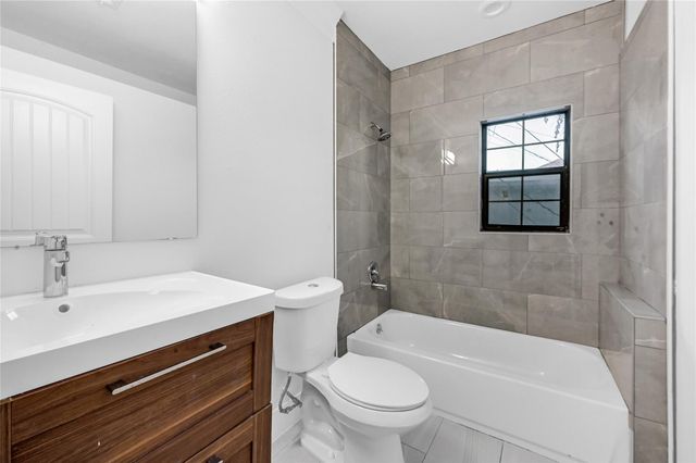 1633 Fourcade Street A, Houston, TX 77023