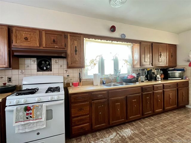 14 Albert Street, Middletown, NY 10940