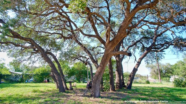 336 County Rd 6846, Lytle, TX 78052