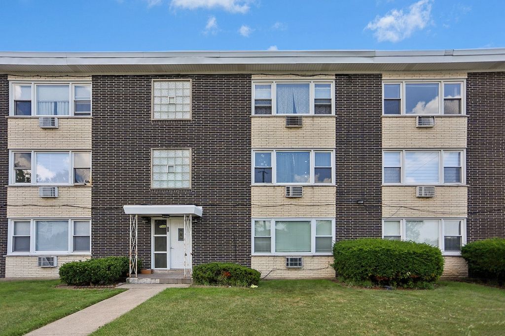7531 S Roberts Road 2C, Bridgeview, IL 60455