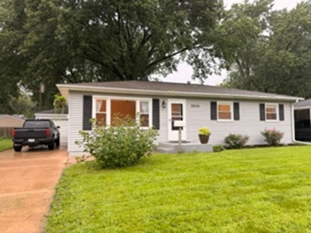 2630 Crestview Drive, Bettendorf, IA 52722